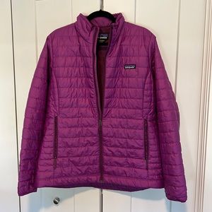 Patagonia puff jacket. EUC. Smoke free home. Very lightweight
